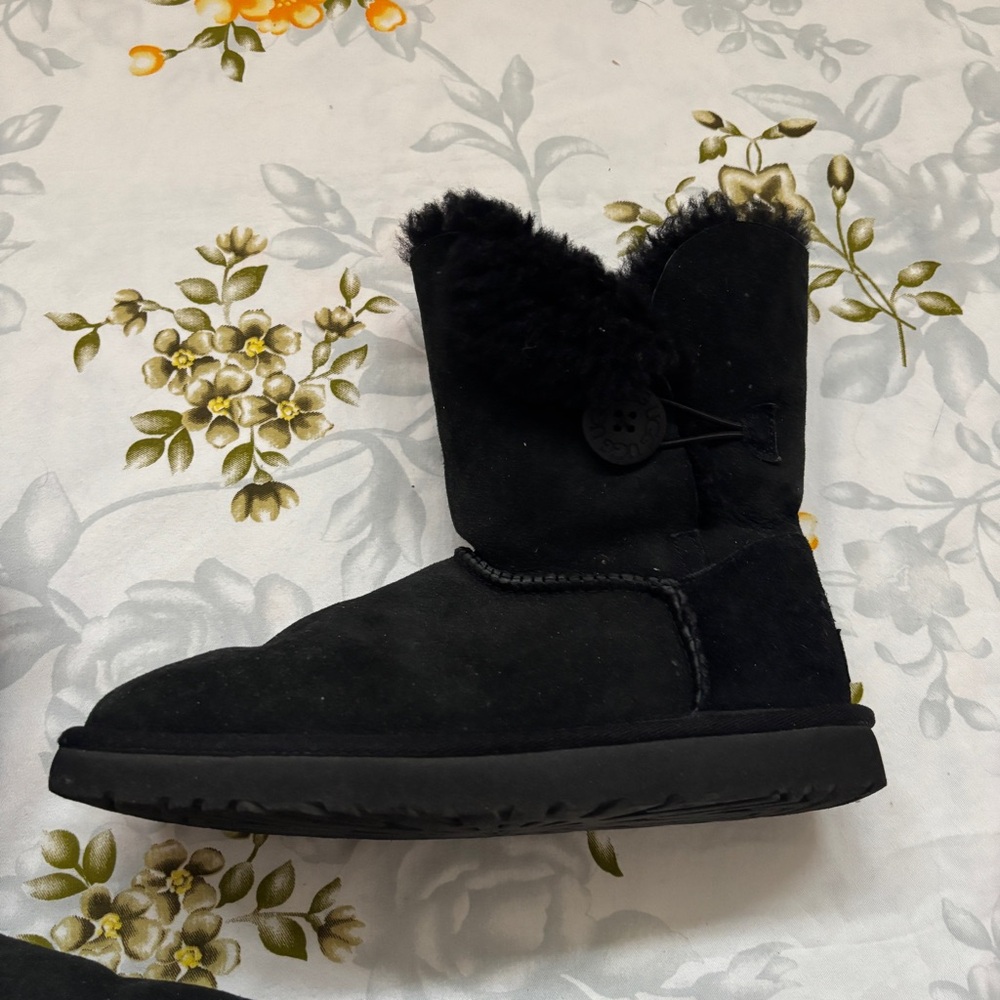 UGG Size 7 Black Bailey Button Boots - Picture 6 of 15